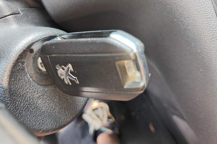 Used Peugeot 3008 2015 2.0L Automatic Trend Edition Vehicle Key