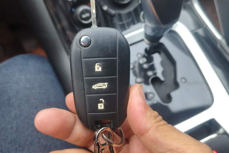 Used Peugeot 3008 2015 2.0L Automatic Trend Edition Vehicle Key