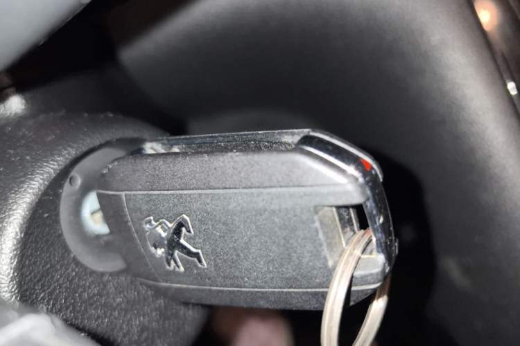 Used Peugeot 3008 2015 1.6THP Automatic Classic Edition Vehicle Key