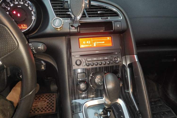 Used Peugeot 3008 2015 2.0L Automatic Trend Edition Audio And AC Panel