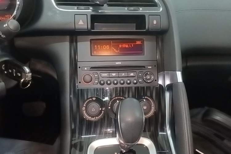 Used Peugeot 3008 2015 1.6THP Automatic Classic Edition Audio And AC Panel