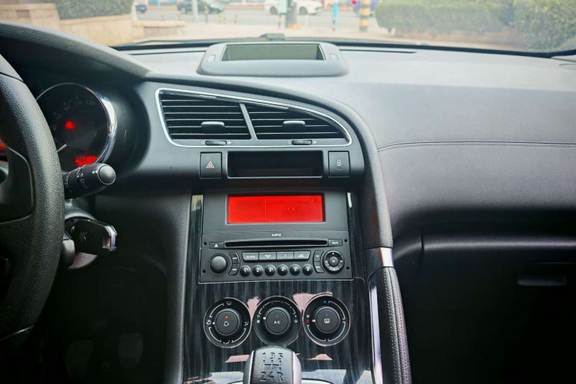 Used Peugeot 3008 2015 2.0L Manual Classic Edition Audio And AC Panel