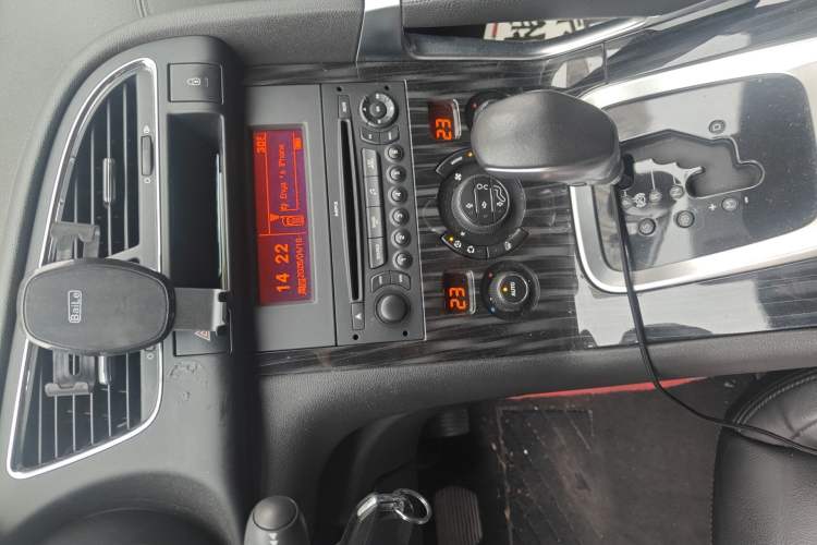 Used Peugeot 3008 2015 1.6THP Automatic Trend Edition Audio And AC Panel