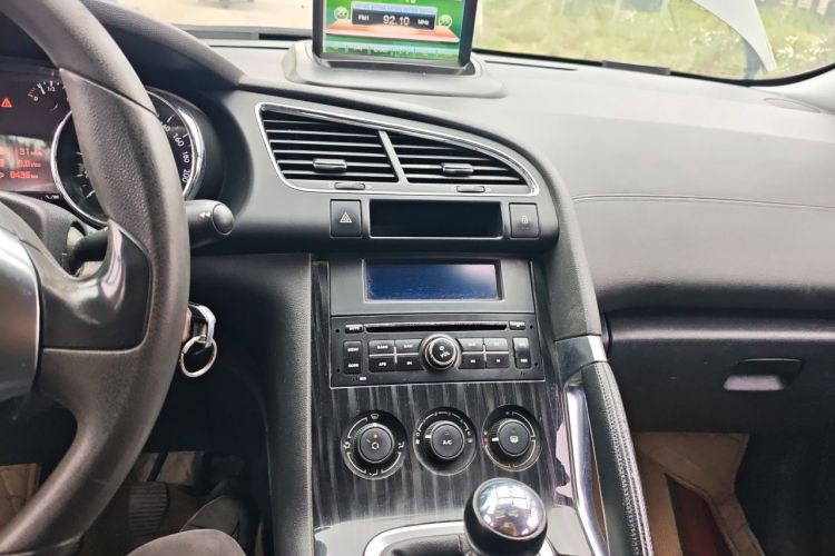 Used Peugeot 3008 2015 2.0L Manual Classic Edition Audio And AC Panel