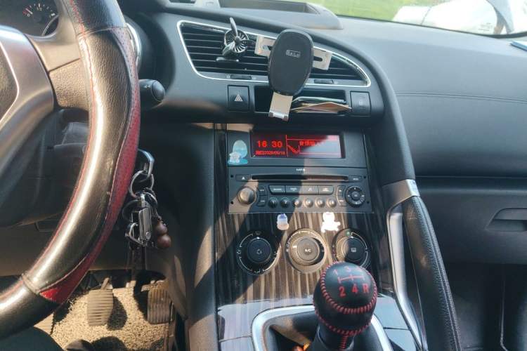 Used Peugeot 3008 2015 2.0L Manual Classic Edition Audio And AC Panel