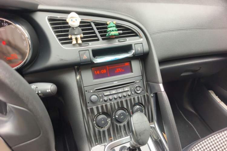 Used Peugeot 3008 2015 1.6THP Automatic Classic Edition Audio And AC Panel