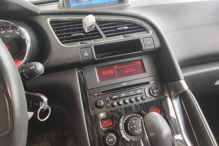 Used Peugeot 3008 2015 2.0L Automatic Trend Edition Audio And AC Panel