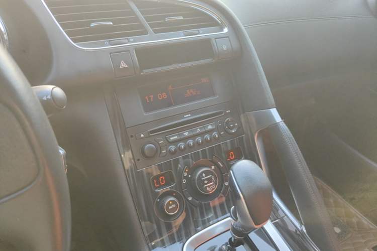 Used Peugeot 3008 2015 2.0L Automatic Trend Edition Audio And AC Panel