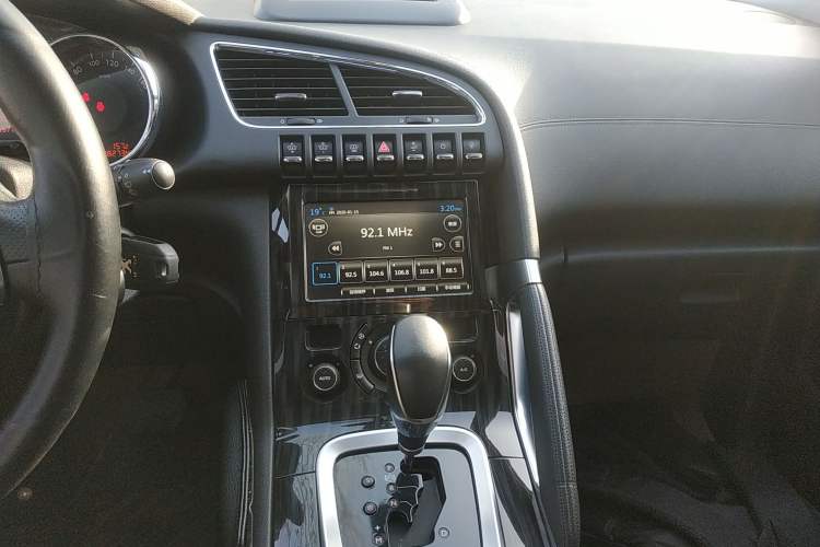 Used Peugeot 3008 2015 1.6THP Automatic Prestige Edition Audio And AC Panel