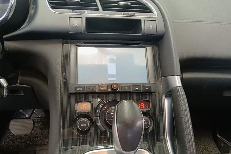 Used Peugeot 3008 2015 2.0L Automatic Trend Edition Audio And AC Panel
