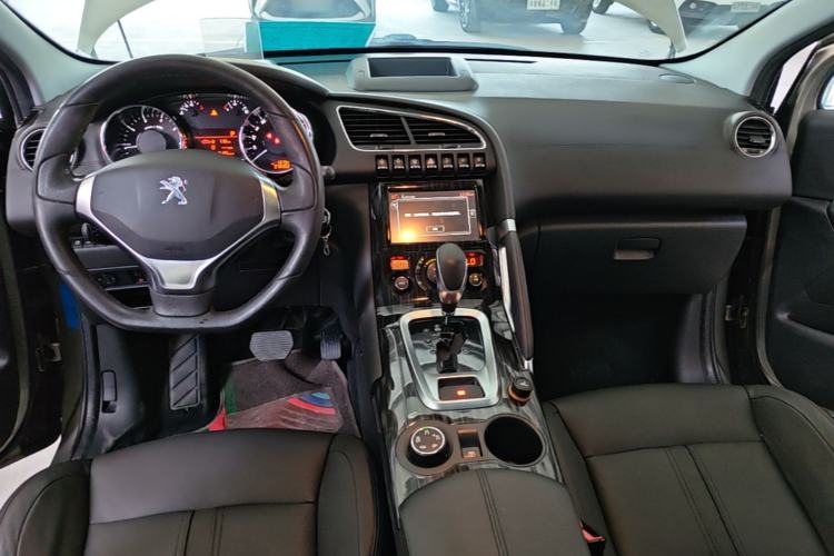 Used Peugeot 3008 2015 1.6THP Automatic Prestige Edition Center Console