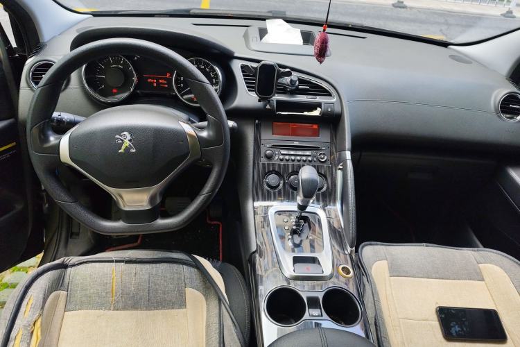 Used Peugeot 3008 2015 2.0L Automatic Classic Edition Center Console
