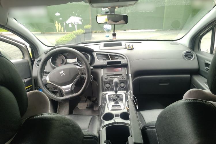 Used Peugeot 3008 2015 2.0L Automatic Classic Edition Center Console