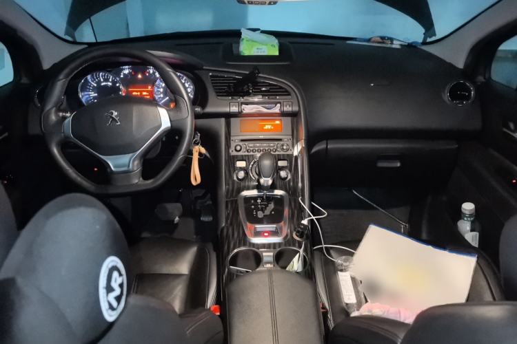 Used Peugeot 3008 2015 2.0L Automatic Trend Edition Center Console
