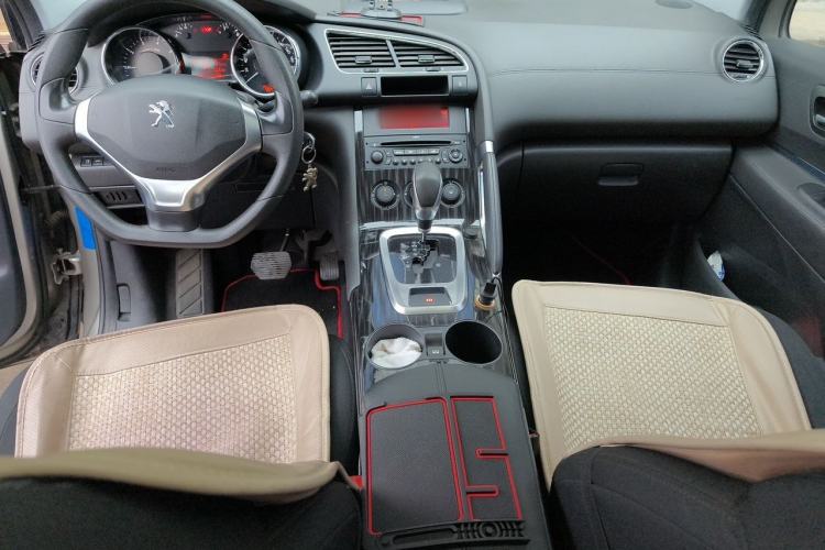 Used Peugeot 3008 2015 2.0L Automatic Classic Edition Center Console
