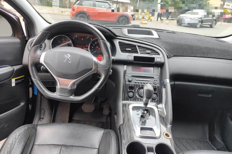 Used Peugeot 3008 2015 2.0L Automatic Trend Edition Center Console