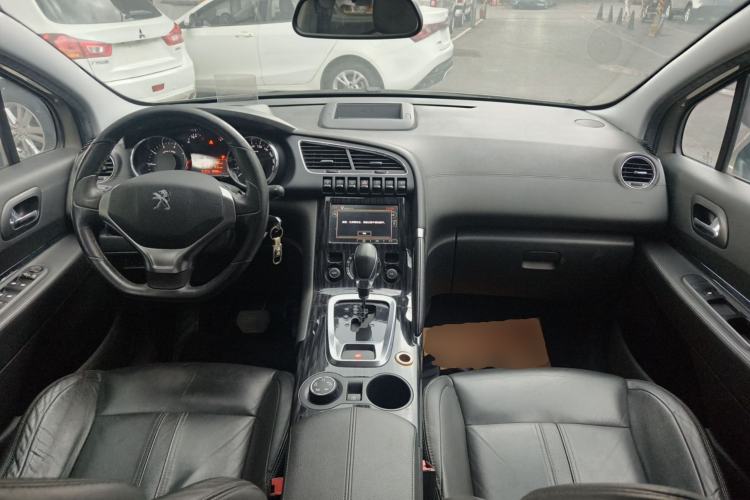 Used Peugeot 3008 2015 1.6THP Automatic Prestige Edition Center Console