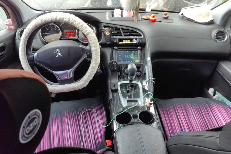Used Peugeot 3008 2015 2.0L Automatic Trend Edition Center Console