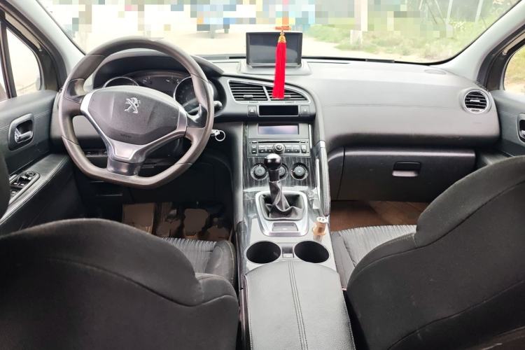 Used Peugeot 3008 2015 2.0L Manual Classic Edition Center Console