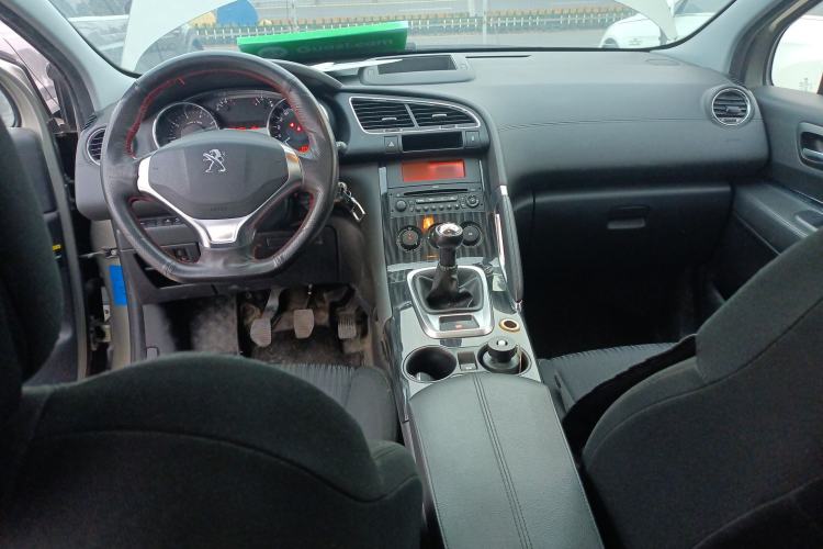 Used Peugeot 3008 2015 2.0L Manual Classic Edition Center Console