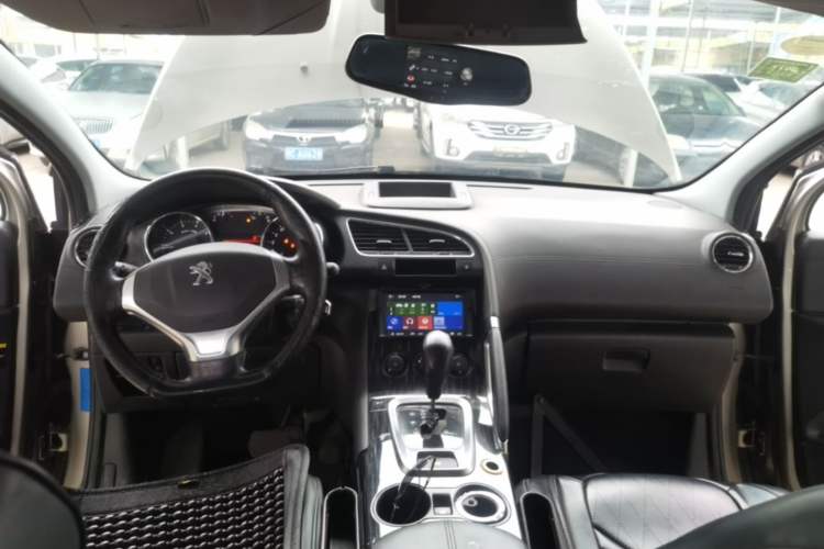 Used Peugeot 3008 2015 2.0L Automatic Classic Edition Center Console