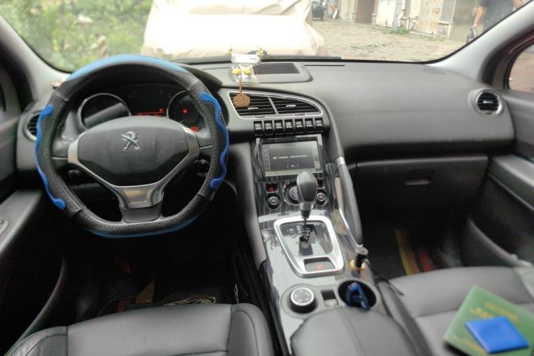 Used Peugeot 3008 2015 1.6THP Automatic Prestige Edition Center Console