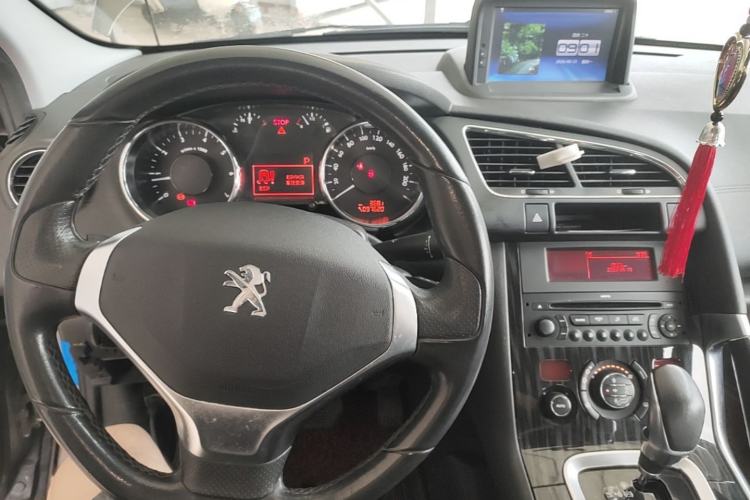 Used Peugeot 3008 2015 2.0L Automatic Trend Edition Center Console