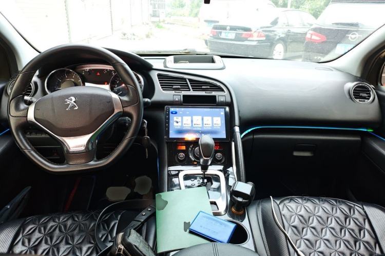 Used Peugeot 3008 2015 2.0L Automatic Trend Edition Center Console