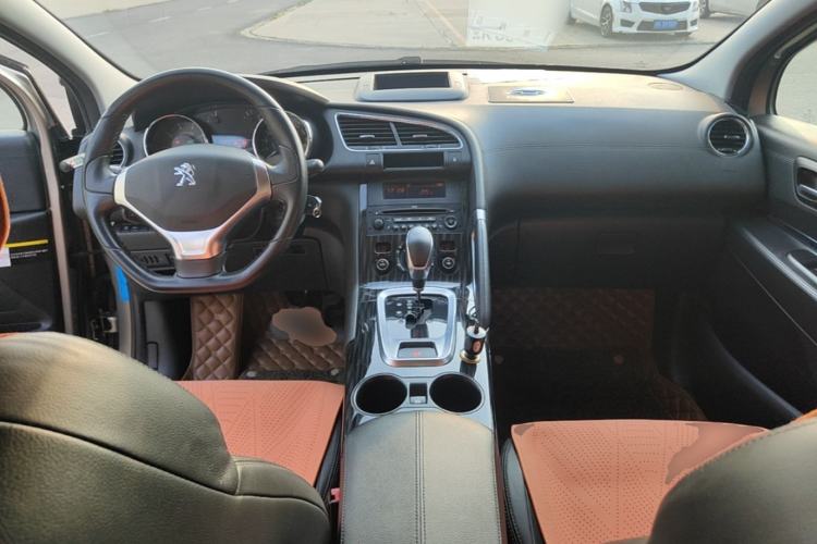 Used Peugeot 3008 2015 2.0L Automatic Trend Edition Center Console