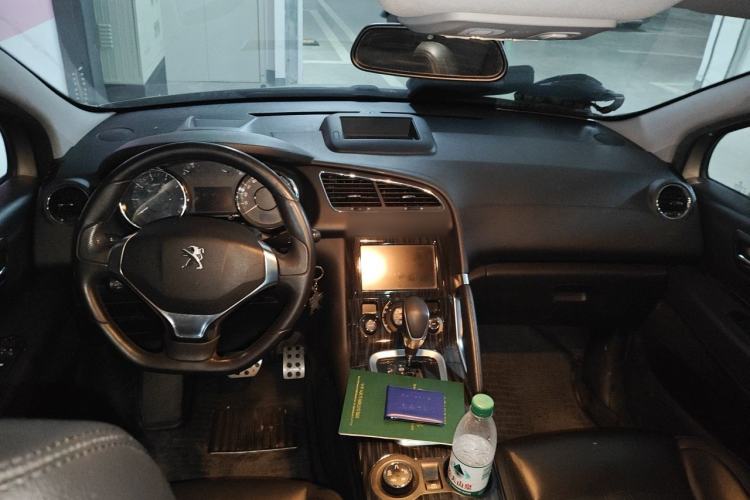 Used Peugeot 3008 2015 1.6THP Automatic Prestige Edition Center Console