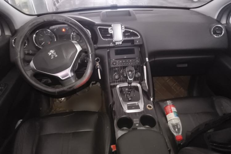 Used Peugeot 3008 2015 2.0L Automatic Trend Edition Center Console