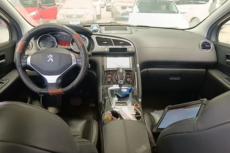 Used Peugeot 3008 2015 2.0L Automatic Trend Edition Center Console