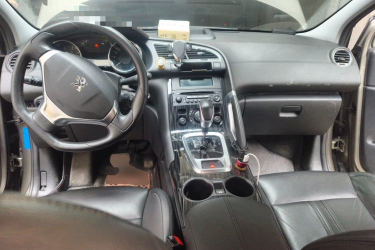 Used Peugeot 3008 2015 2.0L Automatic Trend Edition Center Console