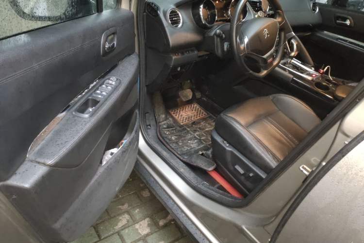 Used Peugeot 3008 2015 2.0L Automatic Trend Edition Driver Seat