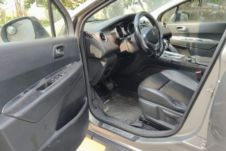 Used Peugeot 3008 2015 1.6THP Automatic Classic Edition Driver Seat