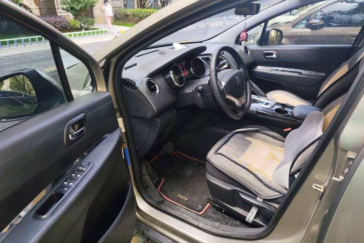 Used Peugeot 3008 2015 2.0L Automatic Classic Edition Driver Seat