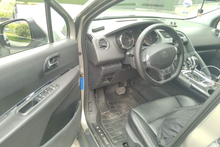 Used Peugeot 3008 2015 2.0L Automatic Classic Edition Driver Seat