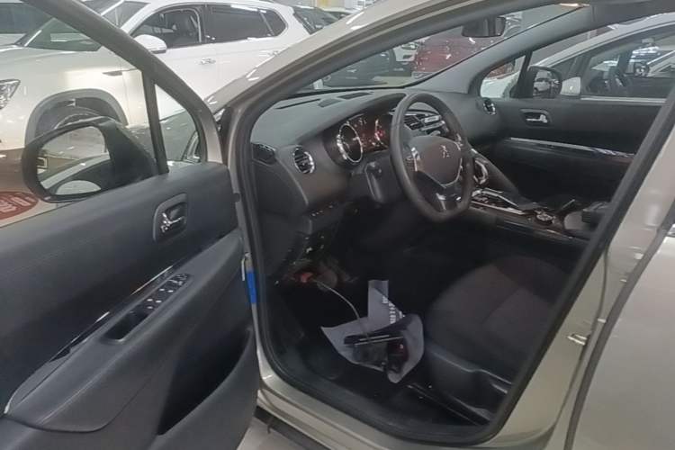 Used Peugeot 3008 2015 1.6THP Automatic Classic Edition Driver Seat