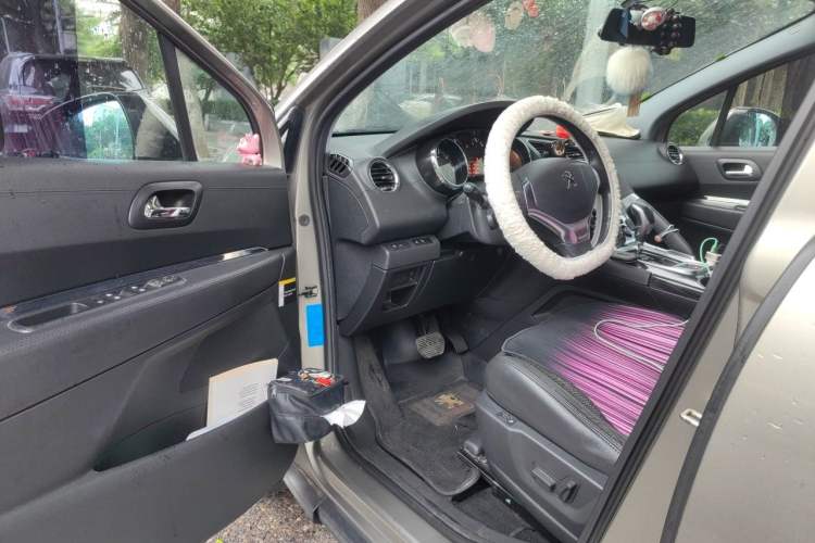 Used Peugeot 3008 2015 2.0L Automatic Trend Edition Driver Seat