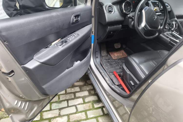 Used Peugeot 3008 2015 2.0L Automatic Trend Edition Driver Seat