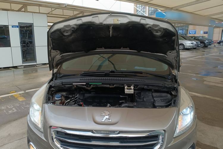 Used Peugeot 3008 2015 2.0L Manual Classic Edition Engine Bay