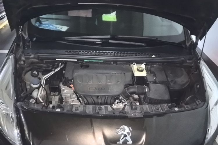 Used Peugeot 3008 2015 2.0L Automatic Trend Edition Engine Bay