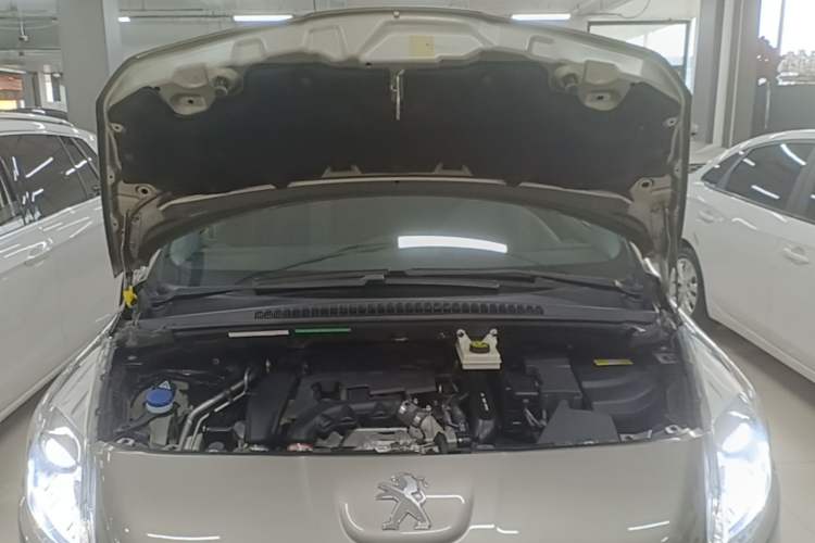 Used Peugeot 3008 2015 1.6THP Automatic Classic Edition Engine Bay