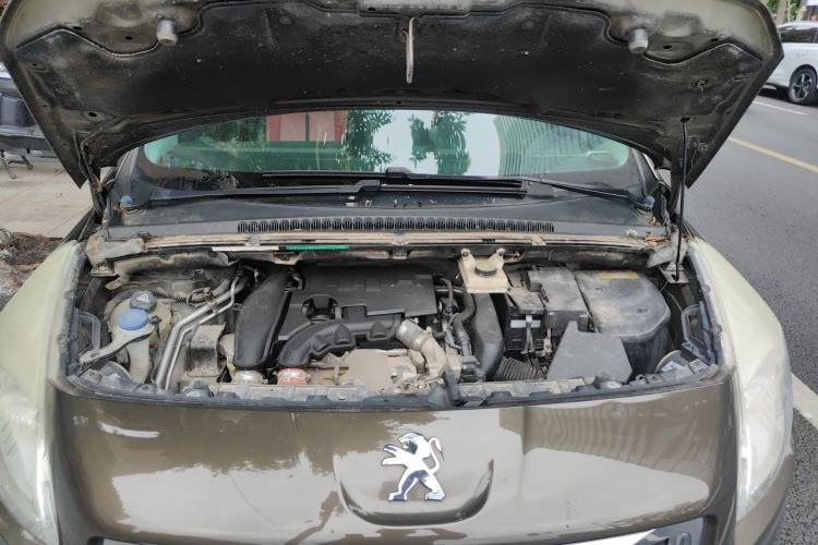 Used Peugeot 3008 2015 1.6THP Automatic Classic Edition Engine Bay