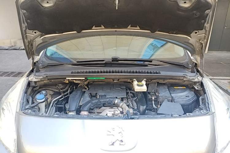 Used Peugeot 3008 2015 1.6THP Automatic Classic Edition Engine Bay