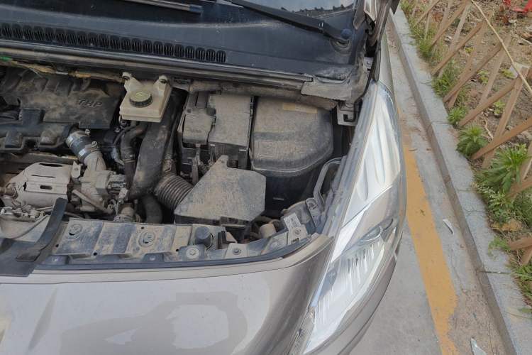 Used Peugeot 3008 2015 1.6THP Automatic Trend Edition Engine Bay Left