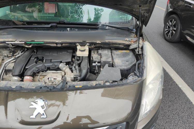 Used Peugeot 3008 2015 1.6THP Automatic Classic Edition Engine Bay Left