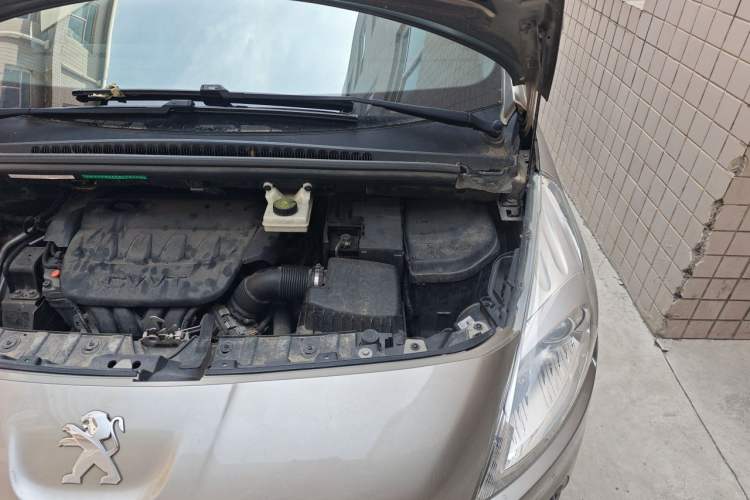 Used Peugeot 3008 2015 2.0L Manual Classic Edition Engine Bay Left