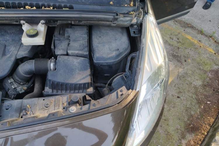 Used Peugeot 3008 2015 2.0L Manual Classic Edition Engine Bay Left