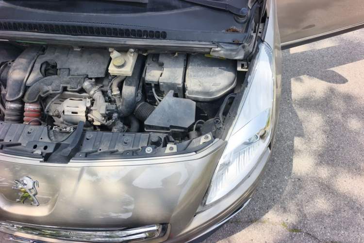 Used Peugeot 3008 2015 1.6THP Automatic Classic Edition Engine Bay Left